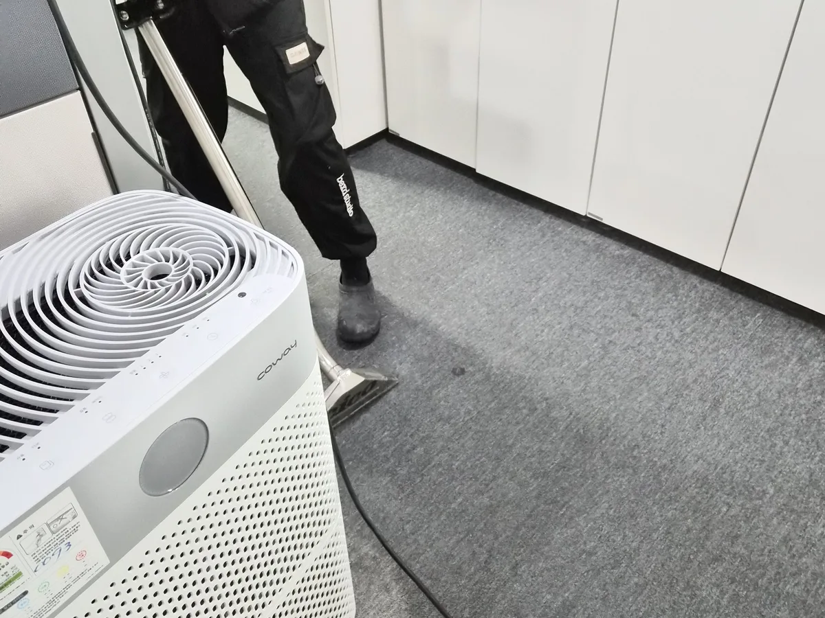 이천시 송정동 사업장 로비·복도 카페트 바닥 위생청소 사례 - 행진크린