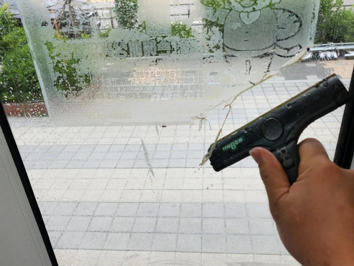 이천시 마장면 사무실 고층 외창 장비 주변 정밀 위생청소 사례 - 행진크린
