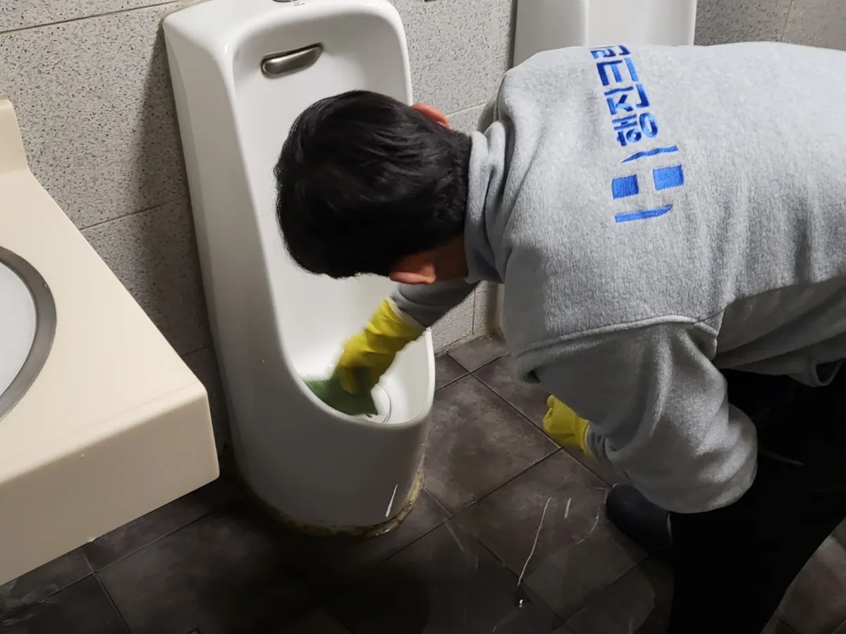 하남시 하산곡동 학교 화장실 세면대 살균 위생청소 사례 - 행진크린